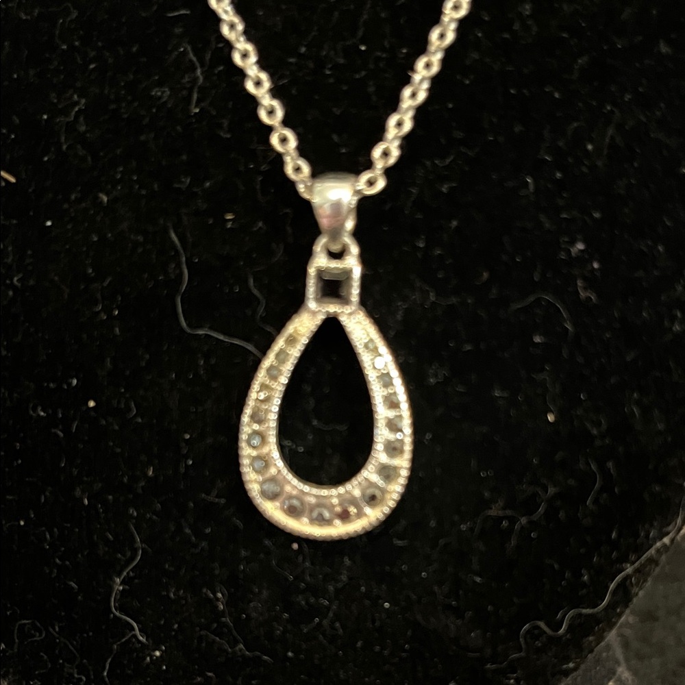 SAQ Silver Teardrop Pendant Necklace